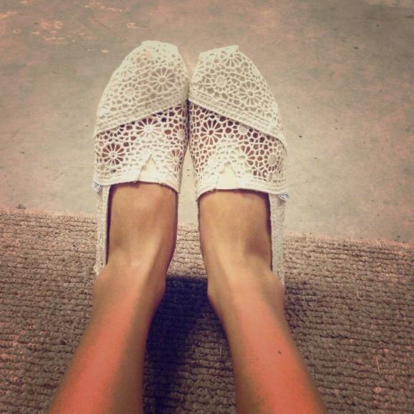 Crochet Toms- white - Picture 2 of 2