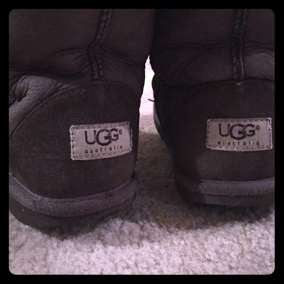 Short brown uggs !