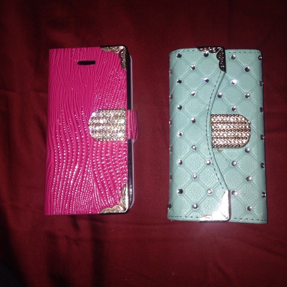 iPhone 5/5s Wallet cases in bundle!😊