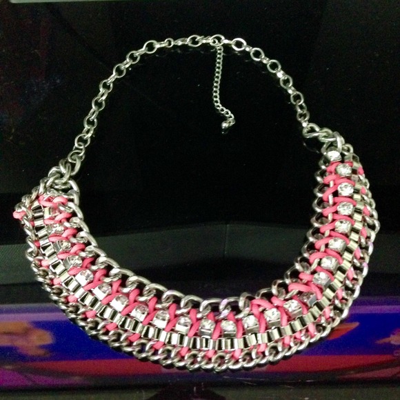 H&M pink statement necklace - Picture 1 of 3