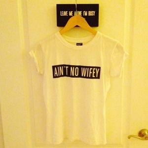 Ain't no wifey Tee
