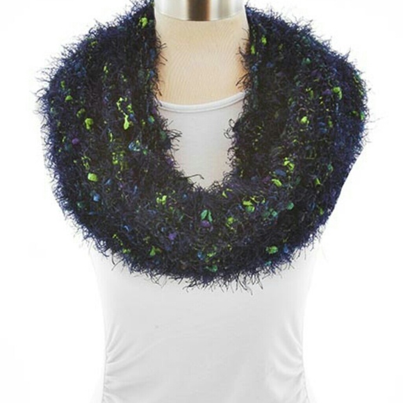 Soft & Fuzzy Infinity Scarf (Blue)