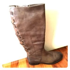 7.5 Arturo Chiang leather cross strap back boot
