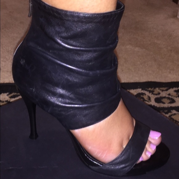 Bcbg platform shooties