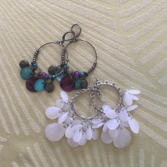🌴 2 pairs of dangly earrings