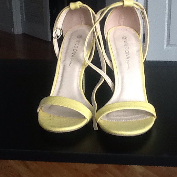 Wild Diva Shoes - Wild Diva ankle strap heels