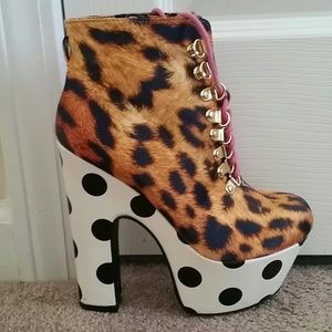 Women's boots size 6