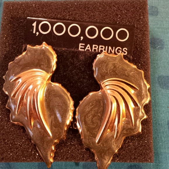 Earrings - Picture 1 of 1
