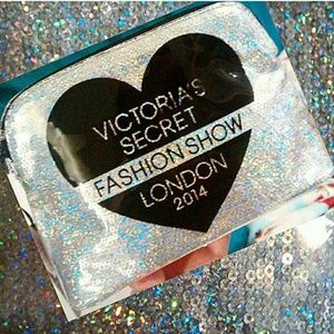VS FASHION SHOW 2014 MAKEUP BAG