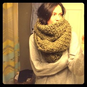 Olive green massive knit scarf.