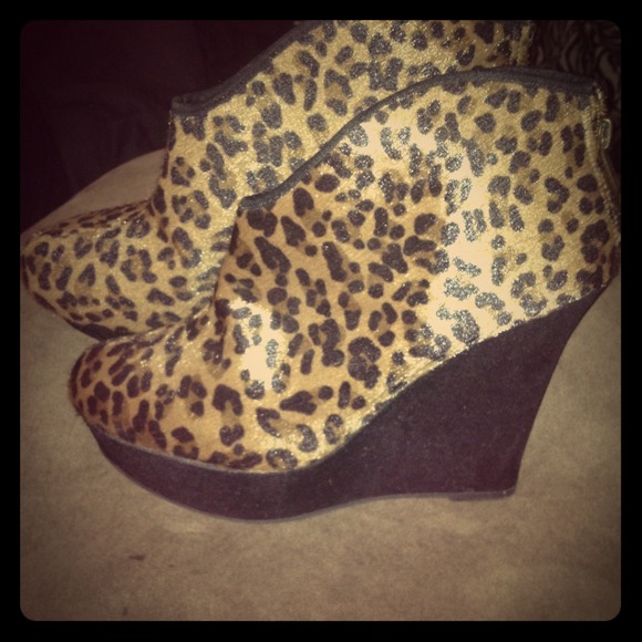 Leopard printed booties ❤️