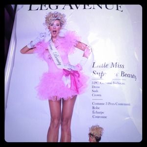 Little miss beauty supreme Halloween costume small