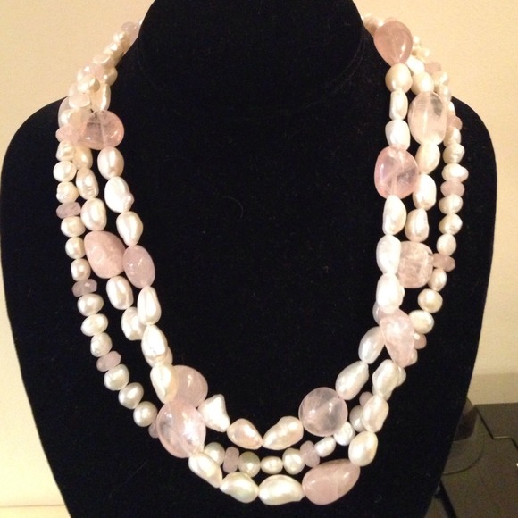 Triple strand pearl and rose quartz necklace - Picture 1 of 3