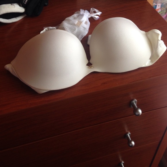Very Sexy White Strapless Push Up Bra