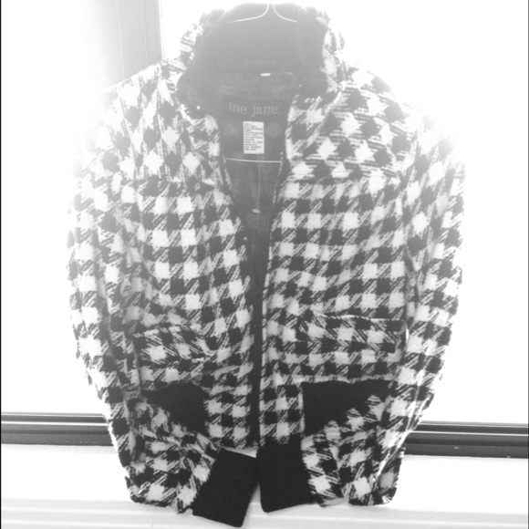 Cute black and white crop jacket size large