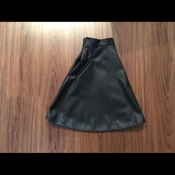Black skirt - Picture 3 of 4