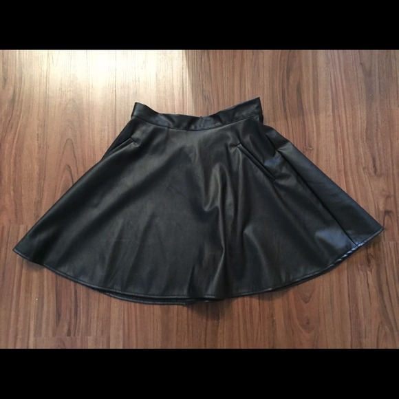 Black skirt - Picture 4 of 4