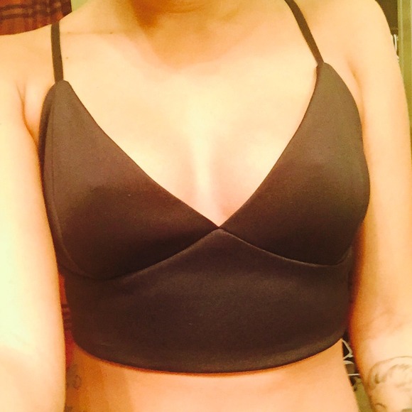 Black crop top tank - Picture 2 of 4