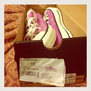 Iris orchid colored converse all-stars.