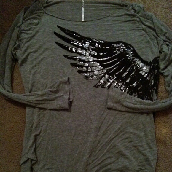 Jc fits ins off the shoulder shirt :)