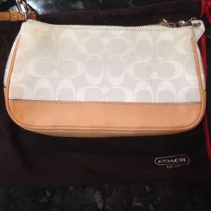 Coach pouchette in white