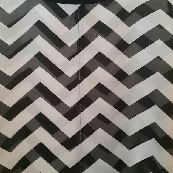SOLD! 3/$20 Chevron hi-lo Top - Picture 2 of 3