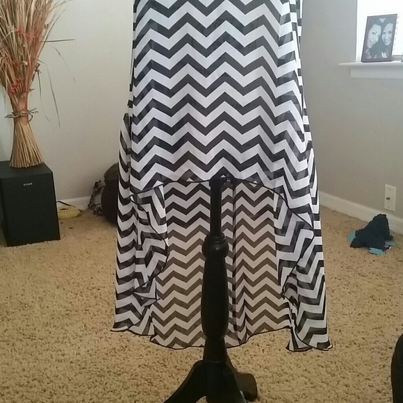 SOLD! 3/$20 Chevron hi-lo Top - Picture 3 of 3