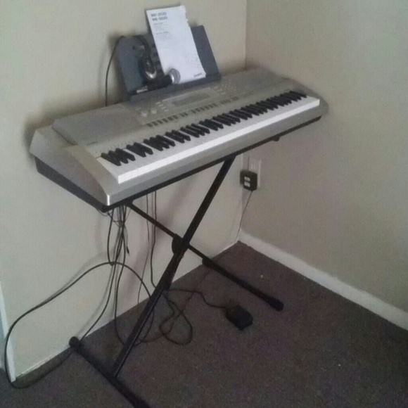 Casio digital keyboard - Picture 1 of 3