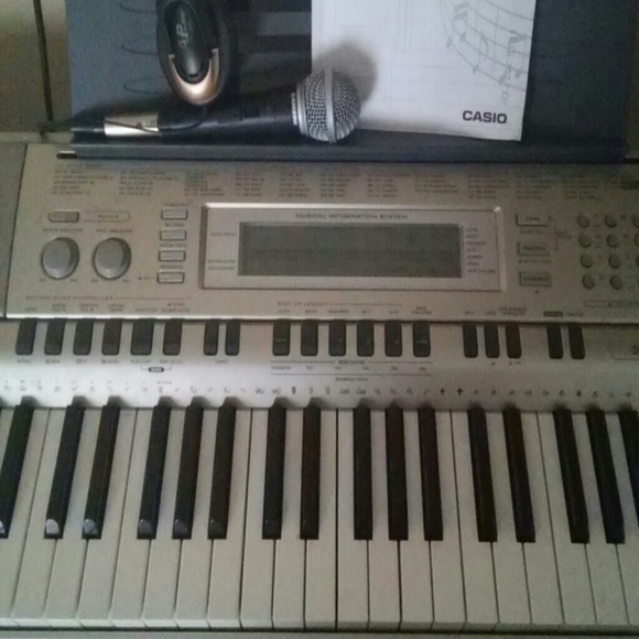 Casio digital keyboard - Picture 2 of 3