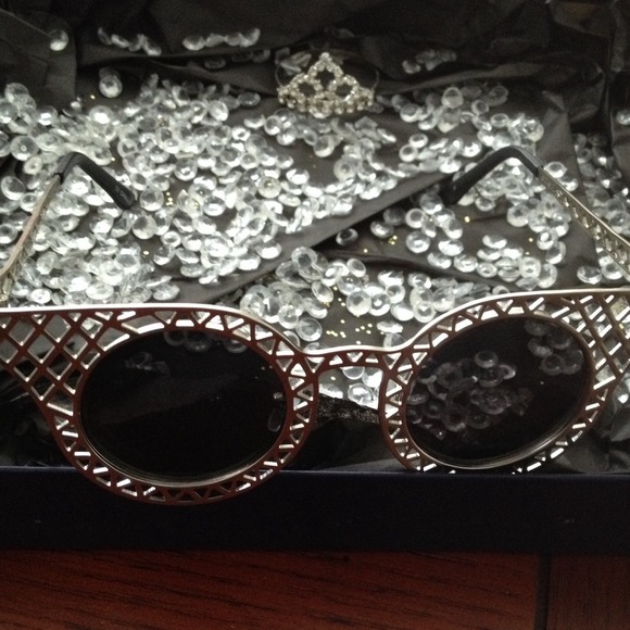 Peacock Room retro diva sunglasses