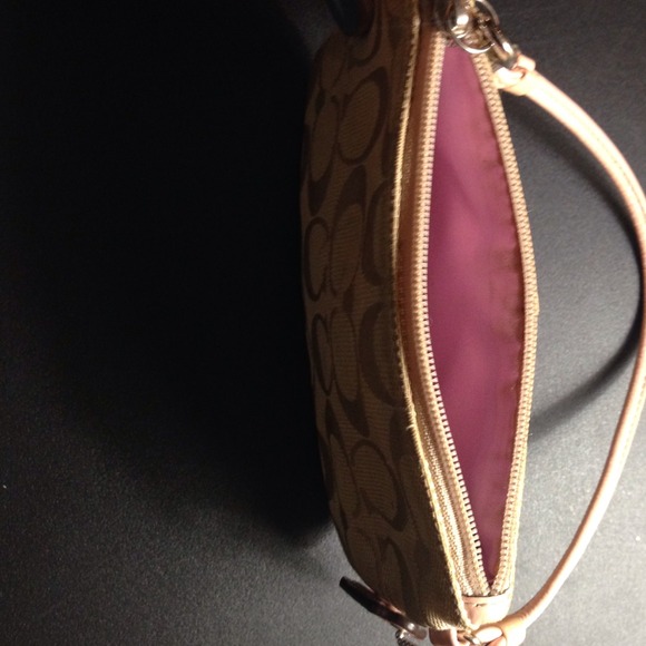 Authentic Coach wristlet - Picture 3 of 4