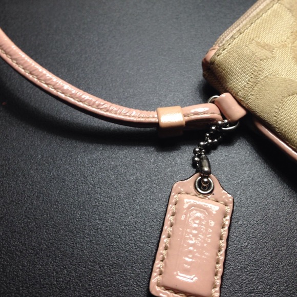 Authentic Coach wristlet - Picture 4 of 4