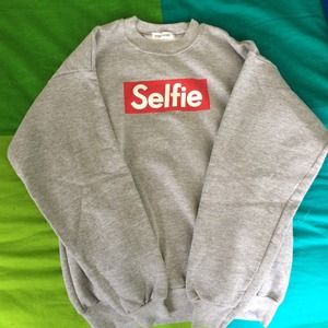 Selfie Crewneck
