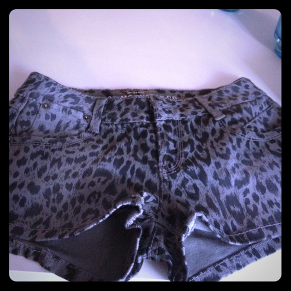 Mossimo Supply Co. Pants - ❌❌SOLD❌Mossimo gray & black Leopard jean shorts 💙