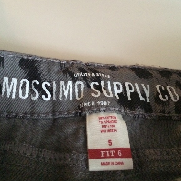 ❌❌SOLD❌Mossimo gray & black Leopard jean shorts 💙 - Picture 3 of 4