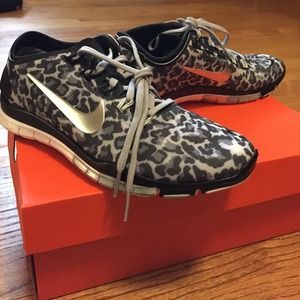 Sold Nike free 5.0 running shoes cheetah