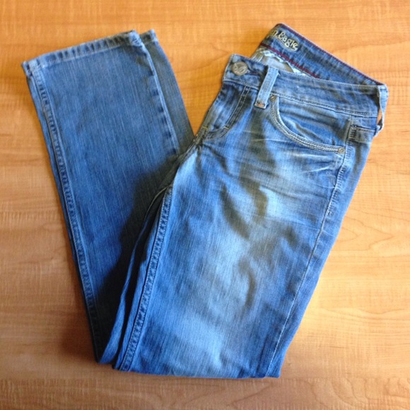 Light wash American Eagle straight jeans