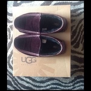 Authentic UGG Ascot Velvet slippers Men's size 9.