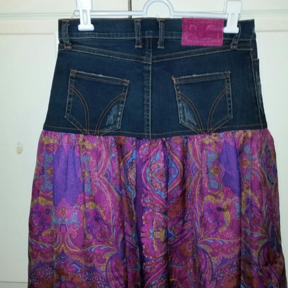 Dolce & Gabbana Skirt 23" long - Picture 2 of 4