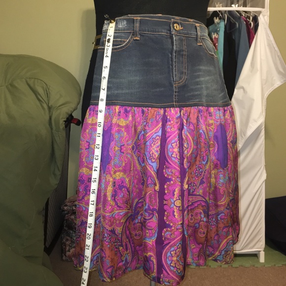 Dolce & Gabbana Skirt 23" long - Picture 4 of 4