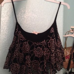 Body central flower lace crop top