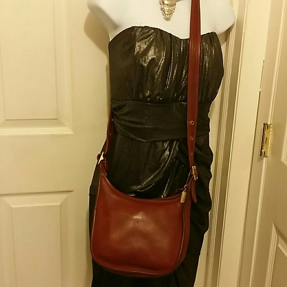 Beautiful ,Vintage Red Leather Coach Crossbody - Picture 7 of 8