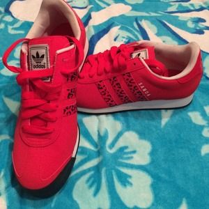 Adidas Samos Size 9( Womens) Never Been worn.