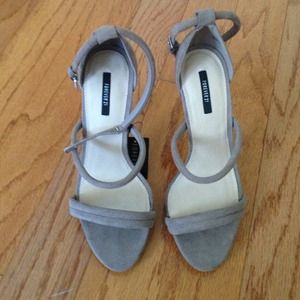 Forever 21 Beige Faux Suede Strappy Sandals Size 7