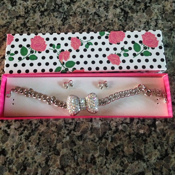 Bracelet earring set! New! Bows!! Silver tone!  🎀🎀🎀🎀