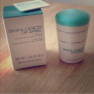 BEauticontrol award winning Lip Apeel