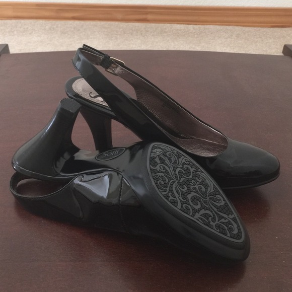 Shoes - Picture 4 of 4