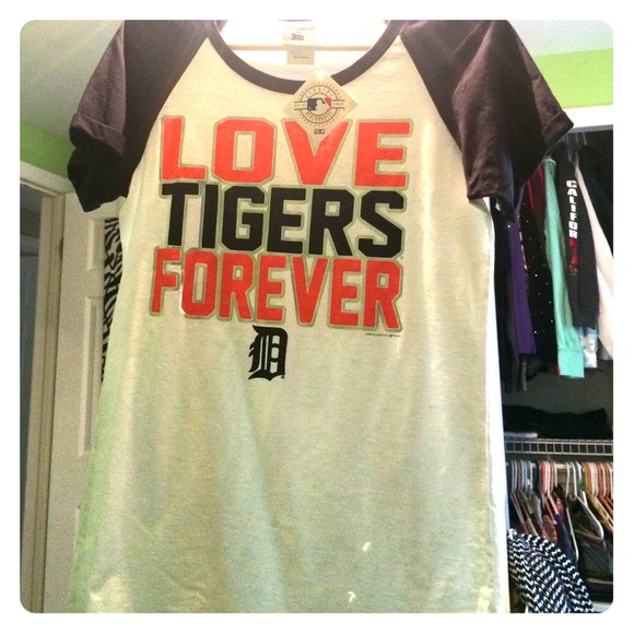 Detroit tigers t shirt