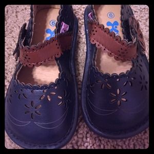 Toddler Squeakers size 6 never worn