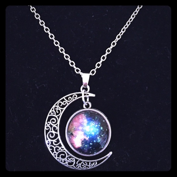 ❌HOLD for leahbeckman❌Moon necklace